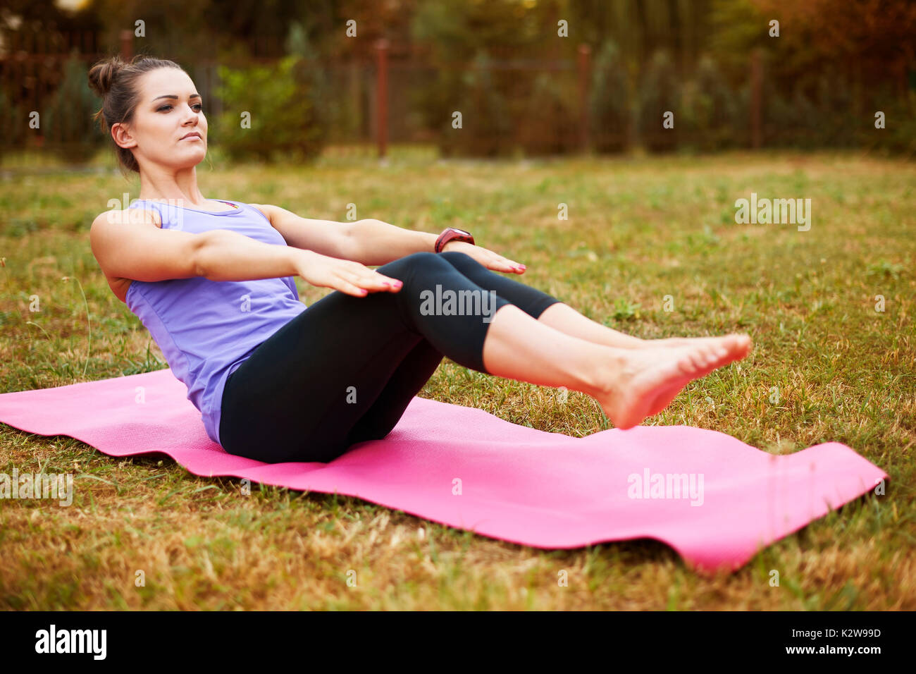 Gutes stretching hilft bei der Vermeidung von Muskelkater Stockfoto