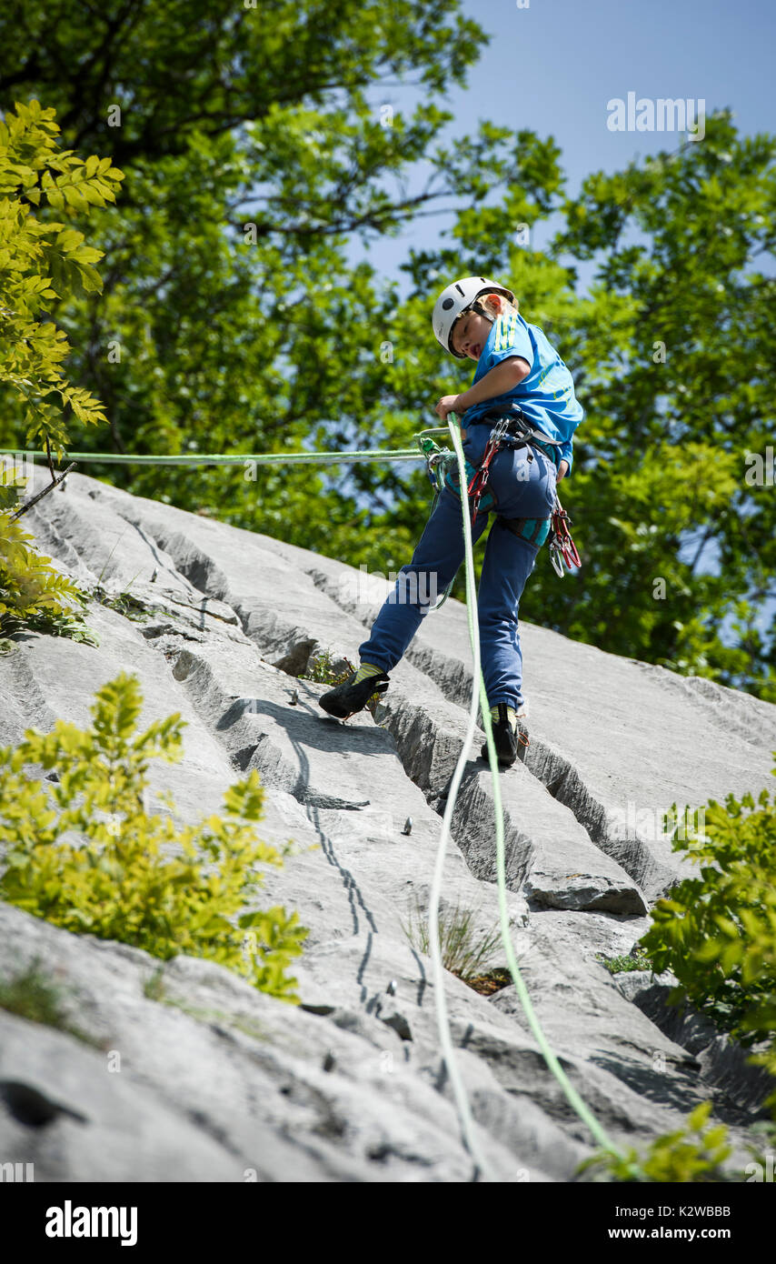 Zwei Menschen klettern auf Arete ein Marion in die Aravis-bergkette, Frankreich Stockfoto