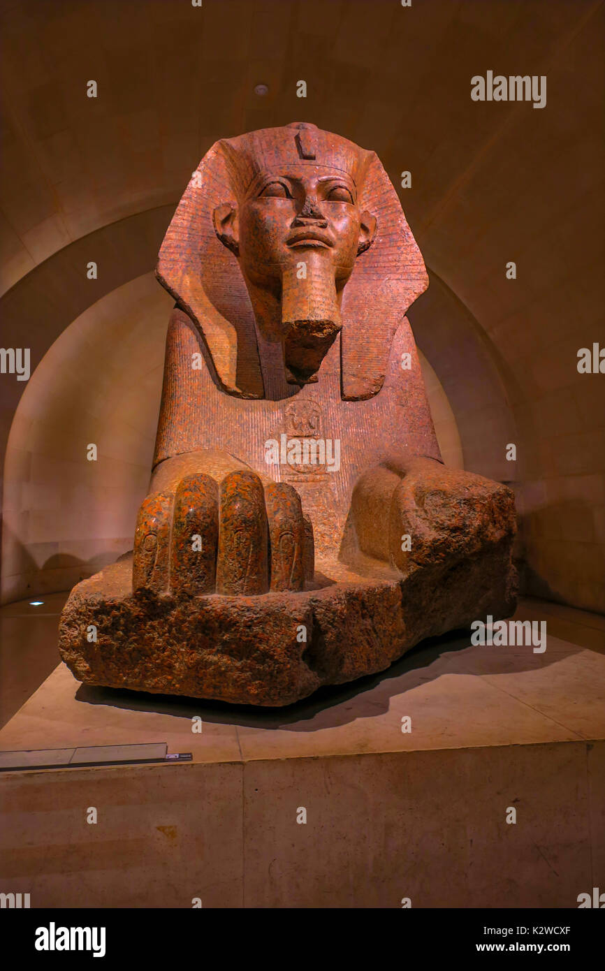 Berühmte Statue der Ägyptischen Große Sphinx von Tanis im Louvre in Paris, Frankreich Stockfoto