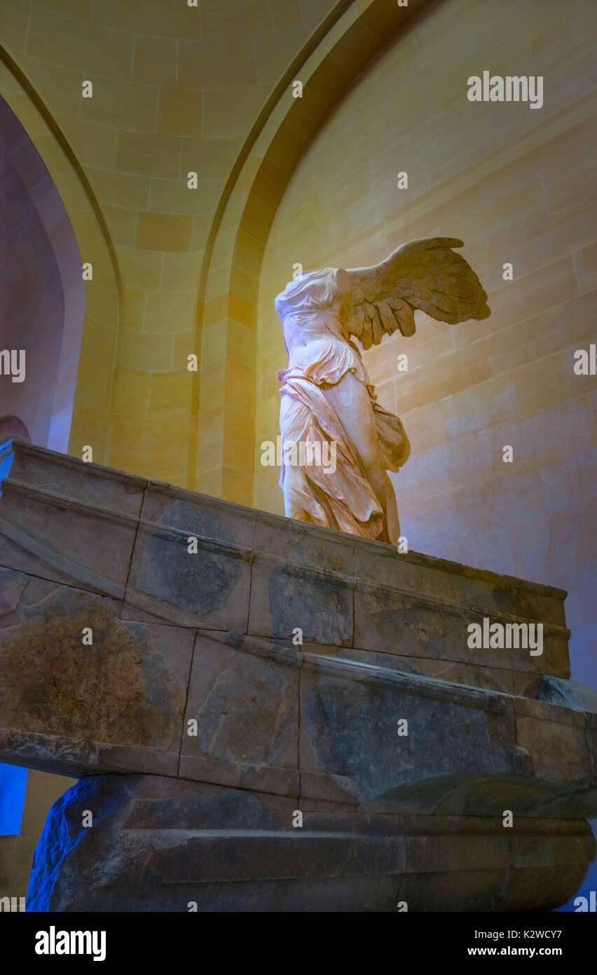 Winged Victory von Samothrake im Louvre Museum in Paris, Frankreich. Stockfoto