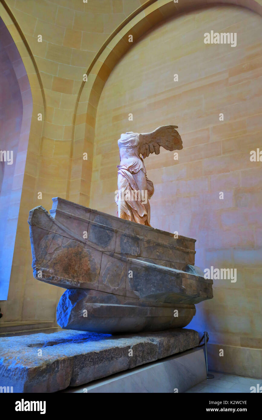 Winged Victory von Samothrake im Louvre Museum in Paris, Frankreich. Stockfoto