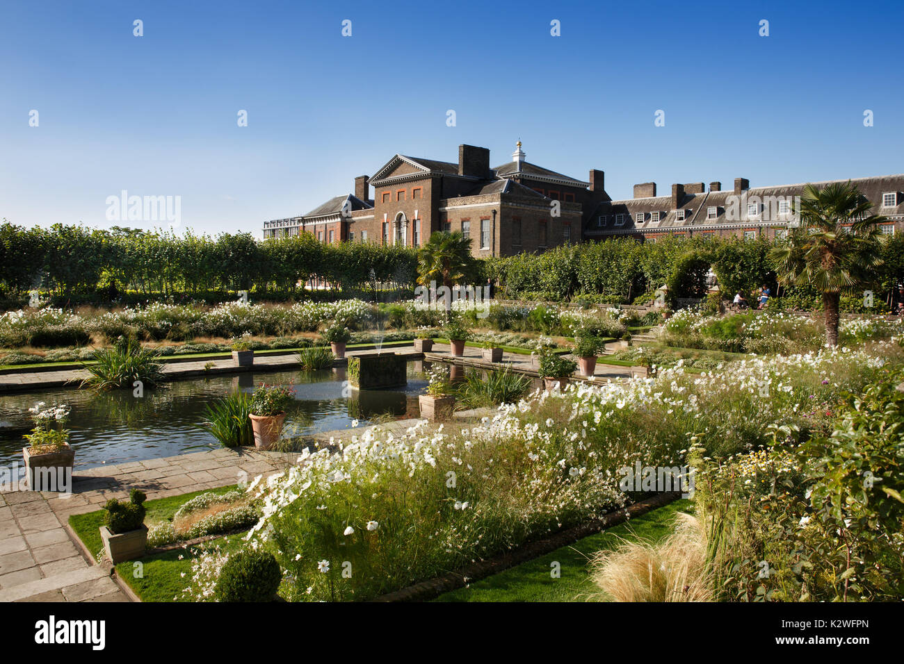 Die weißen Garten auf dem Gelände des Kensington Palace, London, durch