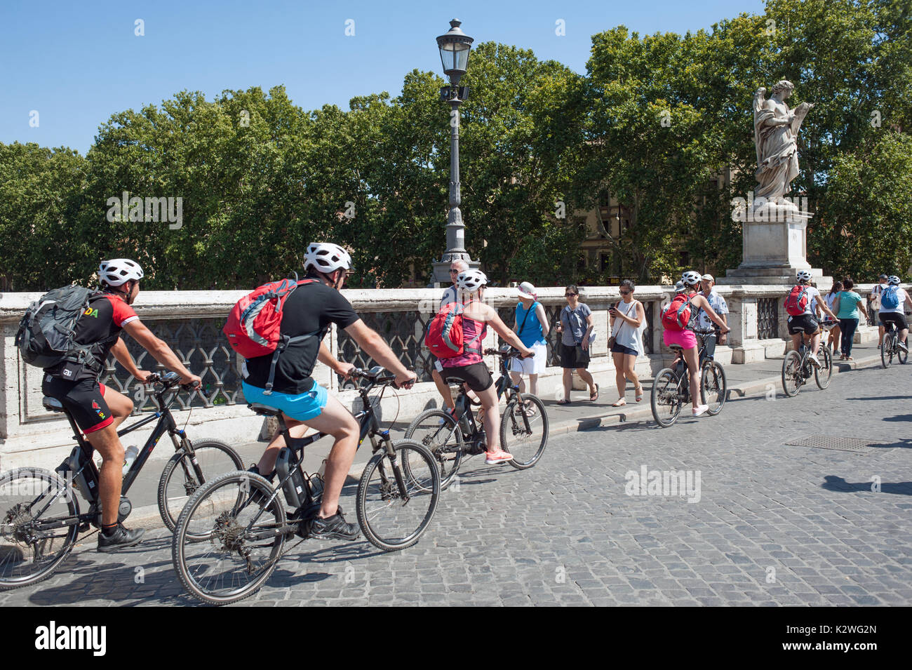 Rom, Italien, 2017 - eine Gruppe von Touristen der Stadt auf dem Fahrrad Touring Stockfoto