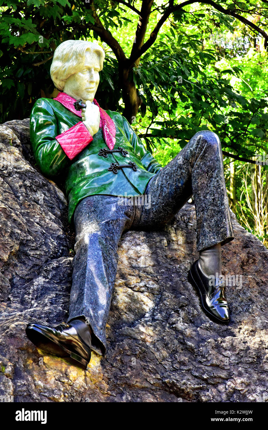 Dublin Irland Oscar Wilde Statue von Danny Osborne in Merrion Square Stockfoto