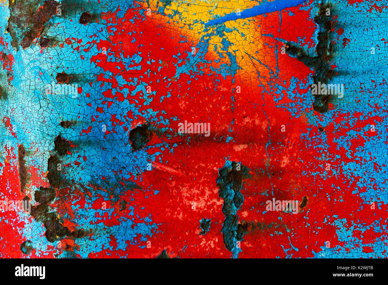 Zusammenfassung der verwitterte Rot, Gelb und Blau Lack mit Rost Stockfoto