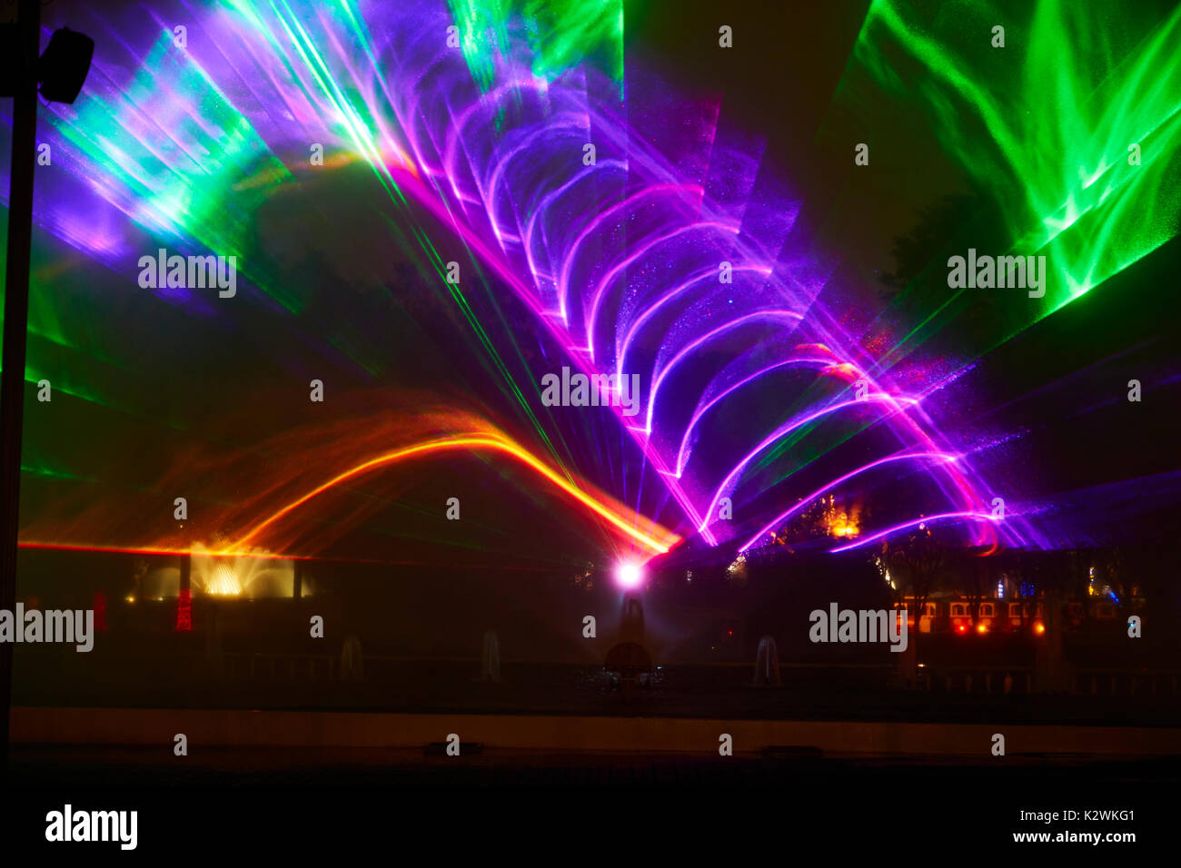 Lazer und Lichtshow auf Fantasy Brunnen im Magic Water Circuit (weltweit größte Brunnen Komplex), Park der Reserve, Lima, Peru, Südamerika Stockfoto