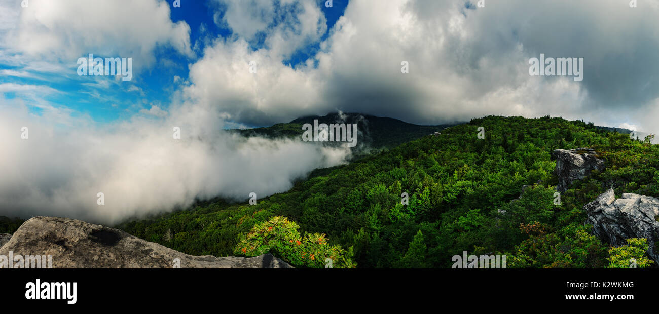 Grobe Ridge Blue Ridge Parkway - Wandern und Camping in Blue Ridge Mountains North Carolina. Panorama Ausblick auf groben Kamm Stockfoto