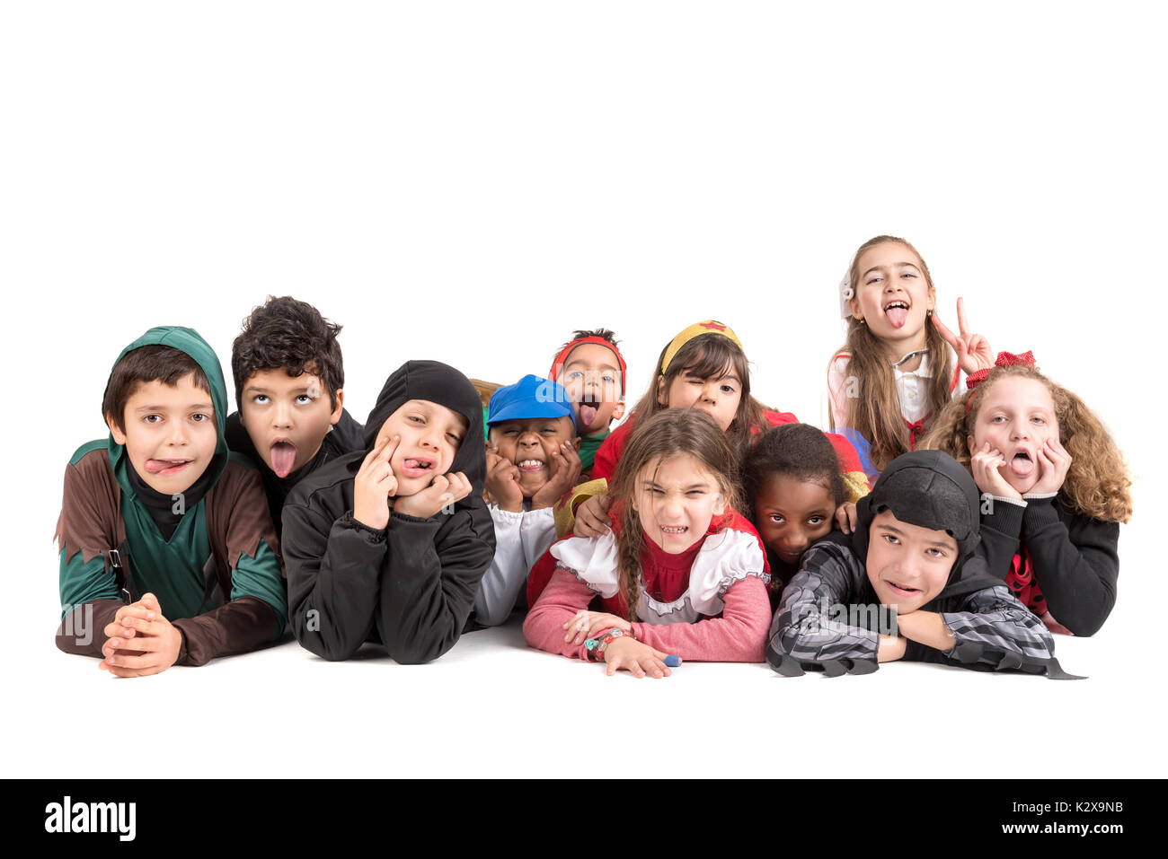 Gruppe von Kindern im Halloween/Canaval Kostüme isoliert Stockfoto