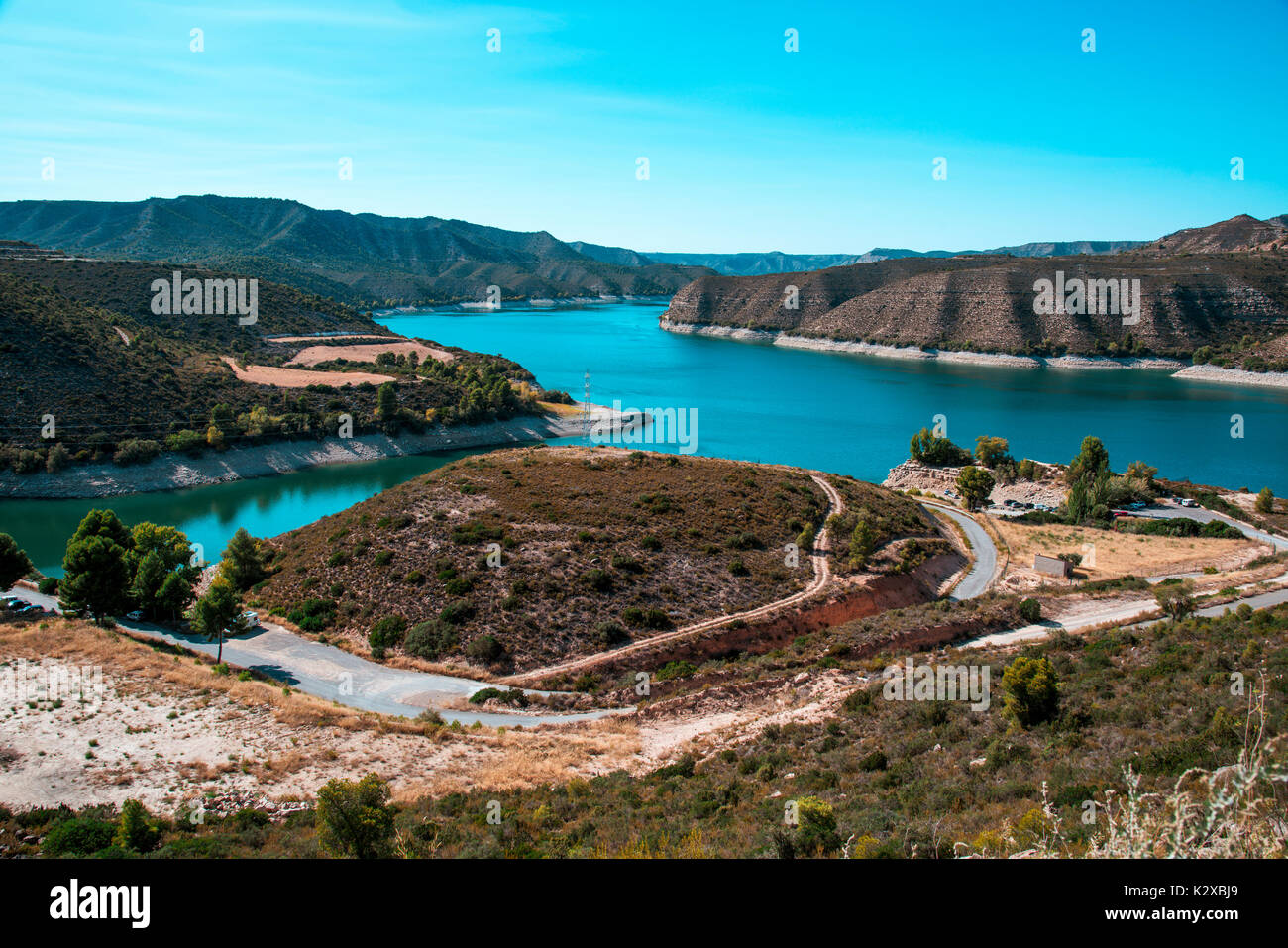 Ein Blick auf die mequinenza Stausee, in den Fluss Ebro, auch als Mar de Aragon, Meer von Aragon, in der Provinz Saragossa, Spanien bekannt Stockfoto