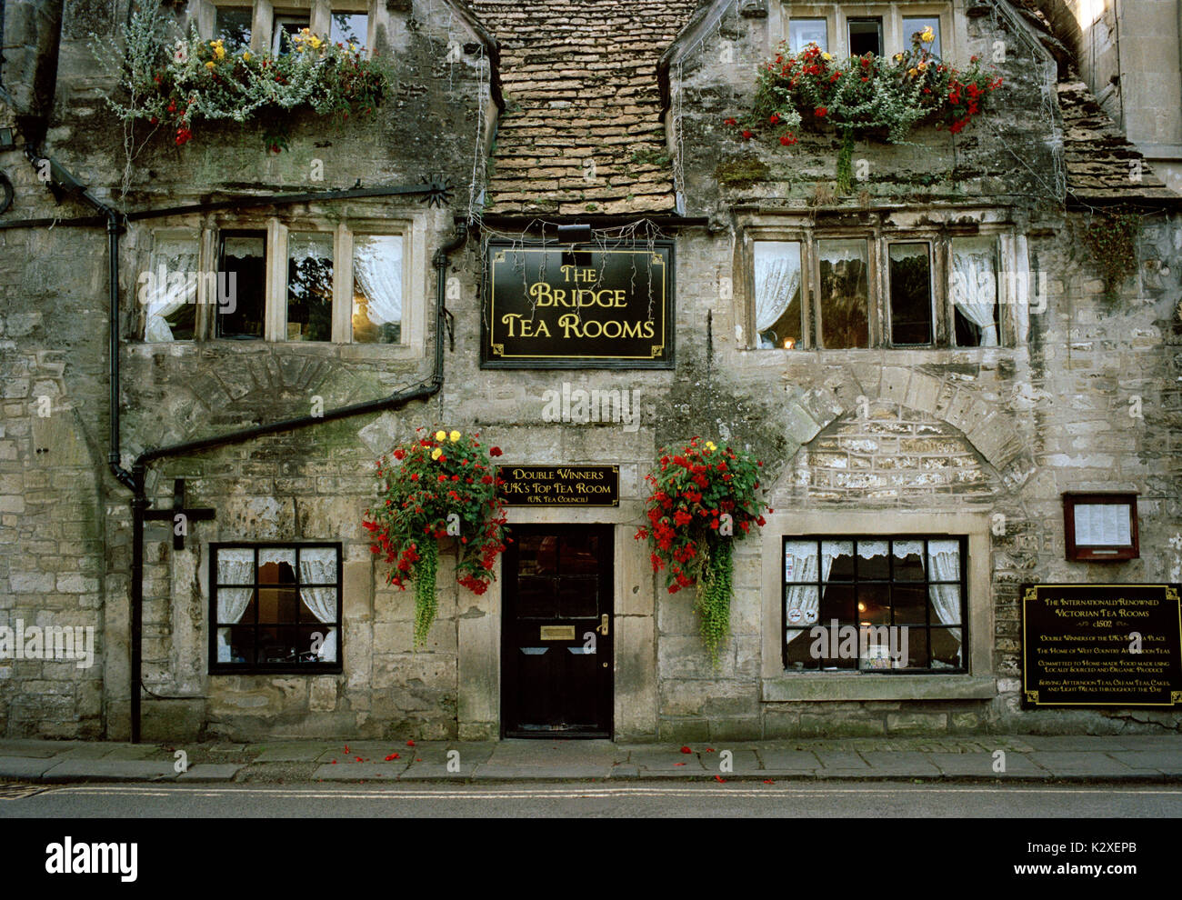 Die Brücke Kaffee Zimmer Bradford on Avon in Wiltshire, England, in Großbritannien im Vereinigten Königreich Großbritannien Europa. Tourismus Touristische alten Olde Worlde Site Stockfoto