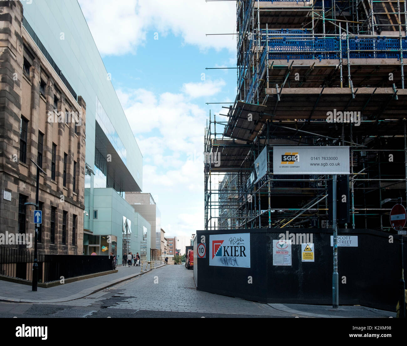 August 2017 - Die Bauarbeiten weiterhin an der Glasgow School of Art Charles Rennie Mackintosh Gebäude nach dem verheerenden Brand im Jahr 2014 Stockfoto