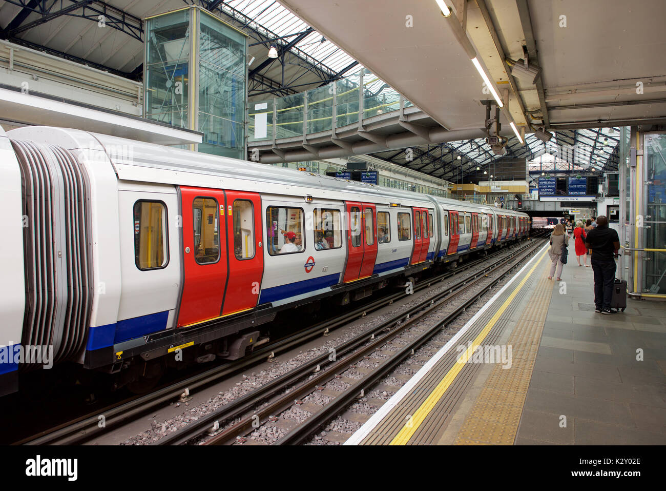 U-Bahn-Station Earls Court auf der District Line in London Stockfoto