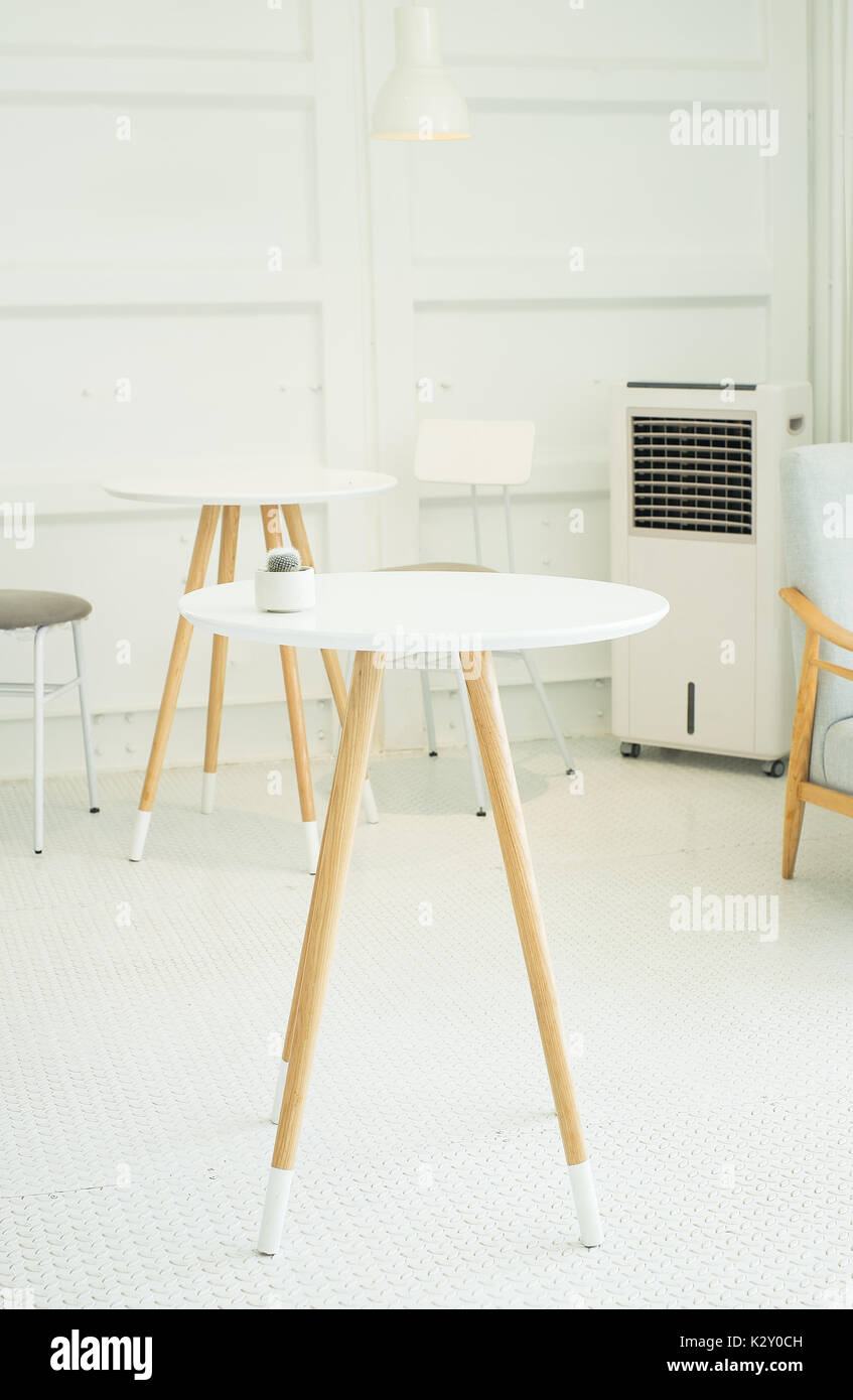 Weiß Couchtisch im Wohnzimmer, Vintage Style Stockfoto, Bild ... Weiß Couchtisch im Wohnzimmer, Vintage Style Stockfoto, Bild ...