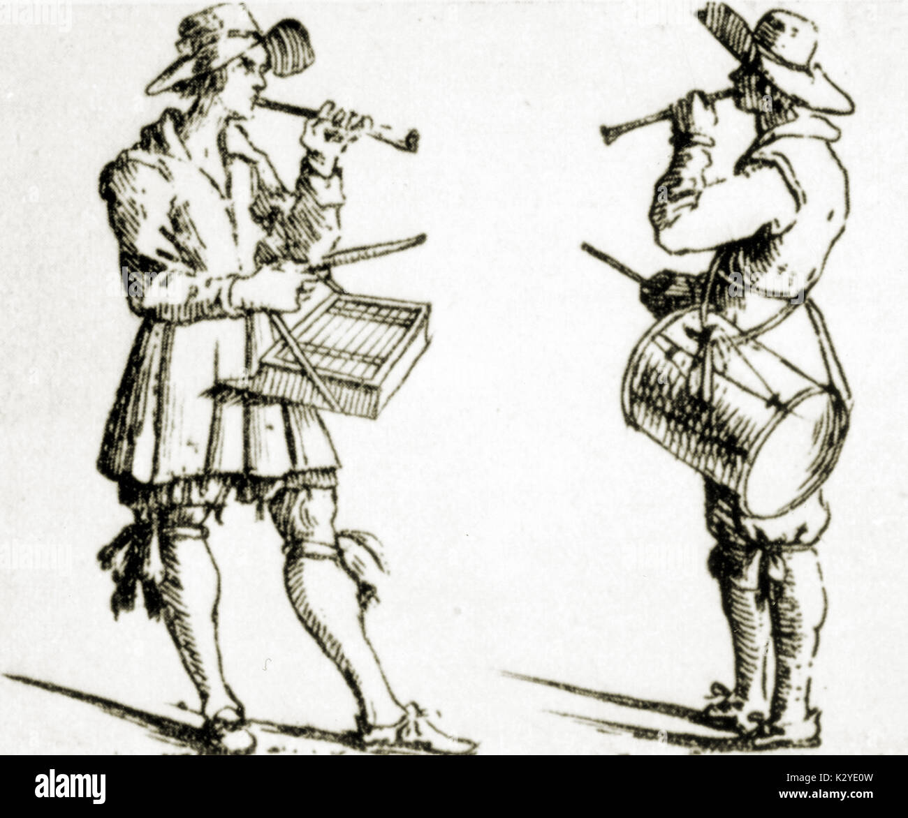 Zeichnung der Renaissance Musiker spielen (L) Schalmei und Hackbrett; (R) 3-Loch Rohr- und Trommel. 17. Jahrhundert, der frühen Barock. Zeichnung von BRACELLI, 1615, Rom Stockfoto