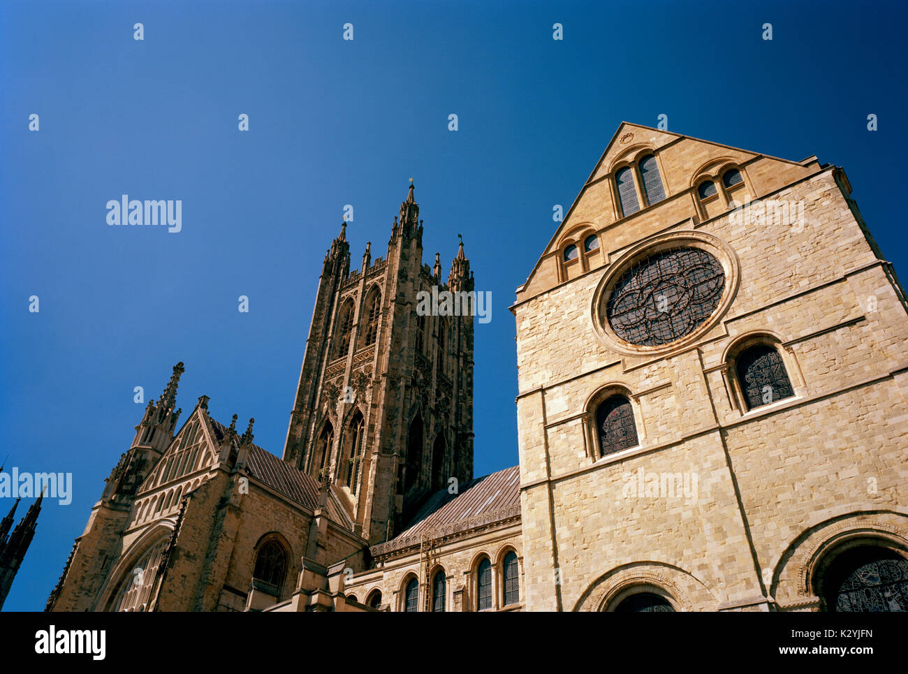 Die Kathedrale von Canterbury in Canterbury in Kent in England in Großbritannien im Vereinigten Königreich Großbritannien Europa. Die christliche Architektur Geschichte Religion Reisen Stockfoto