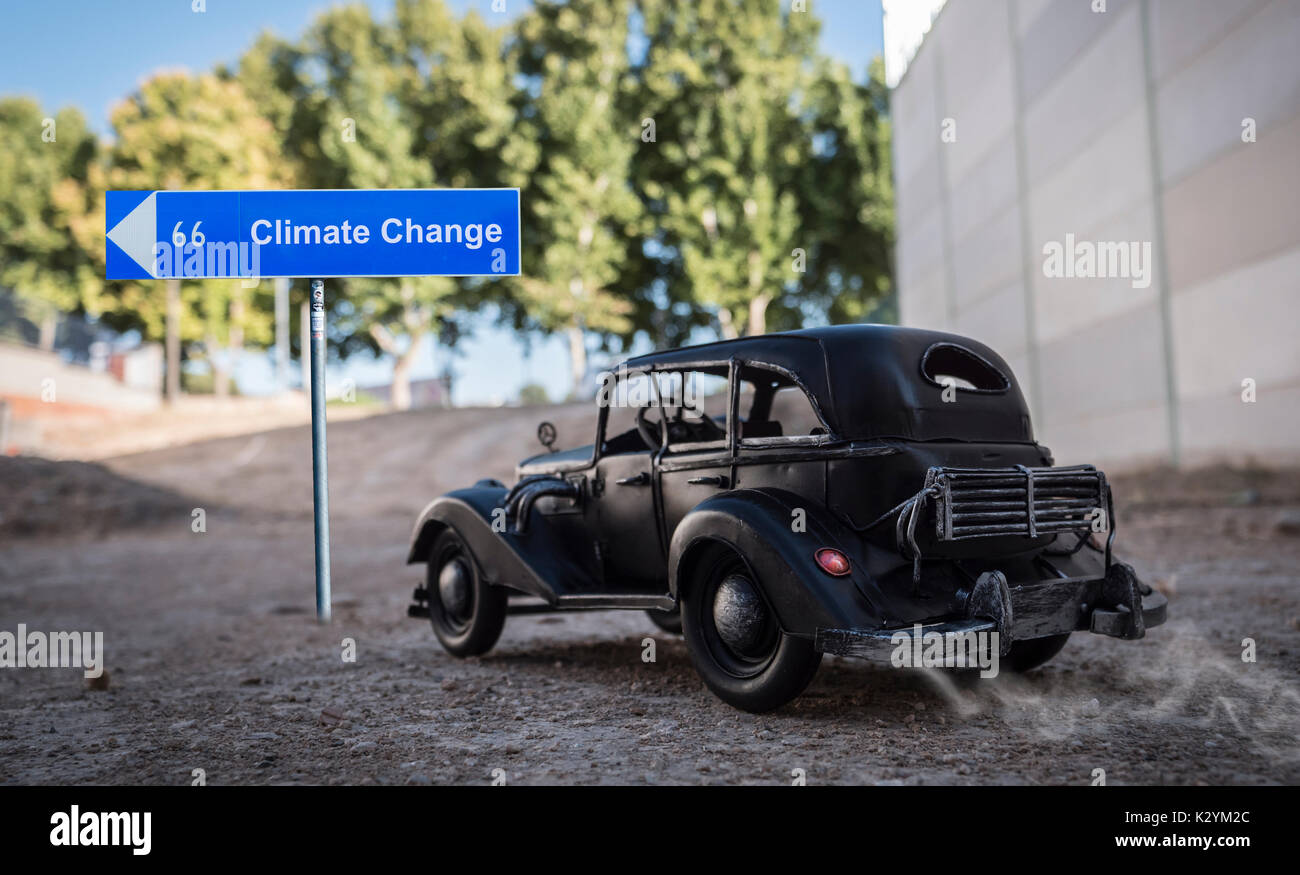 Miniatur Auto auf der Straße, Adresse Klimawandel wählen, konzeptionelle Bild globale Entscheidungen Stockfoto