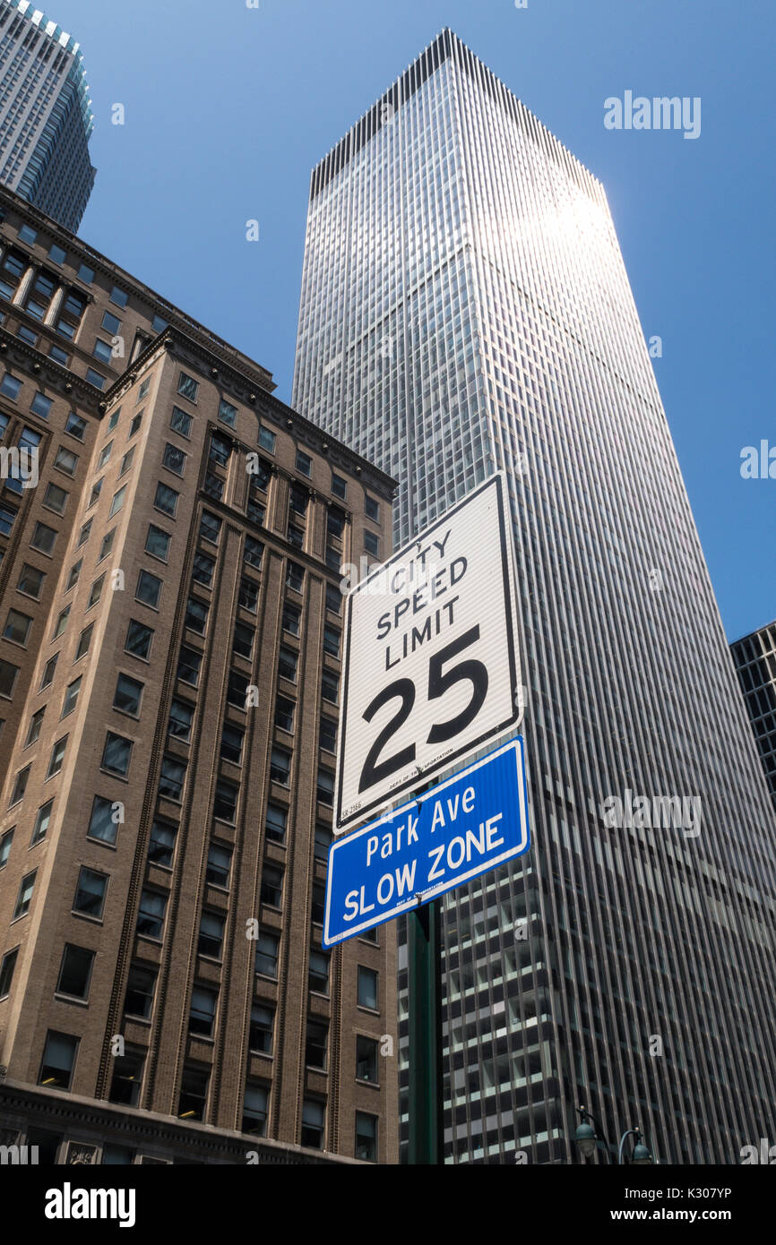 Höchstgeschwindigkeit in der Stadt 25 Zeichen auf der Park Avenue, New York, USA Stockfoto