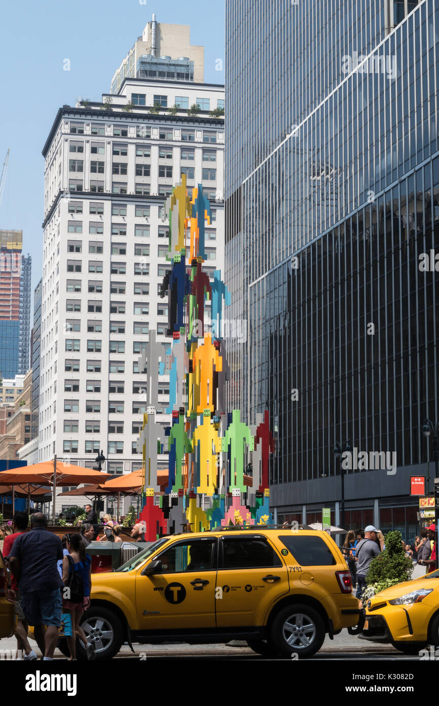 Artwork und Taxis , Plaza 33, NYC, USA Stockfoto