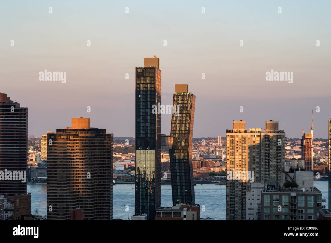 Die American Copper Buildings sind zwei luxuriöse Wolkenkratzer in New York City, USA Stockfoto