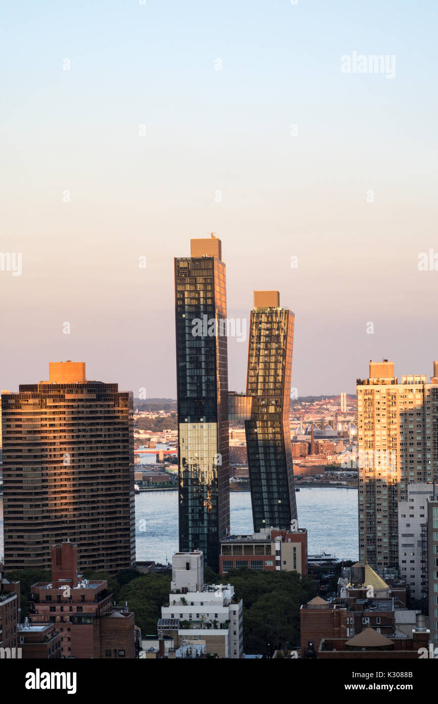 Die American Copper Buildings sind zwei luxuriöse Wolkenkratzer in New York City, USA Stockfoto