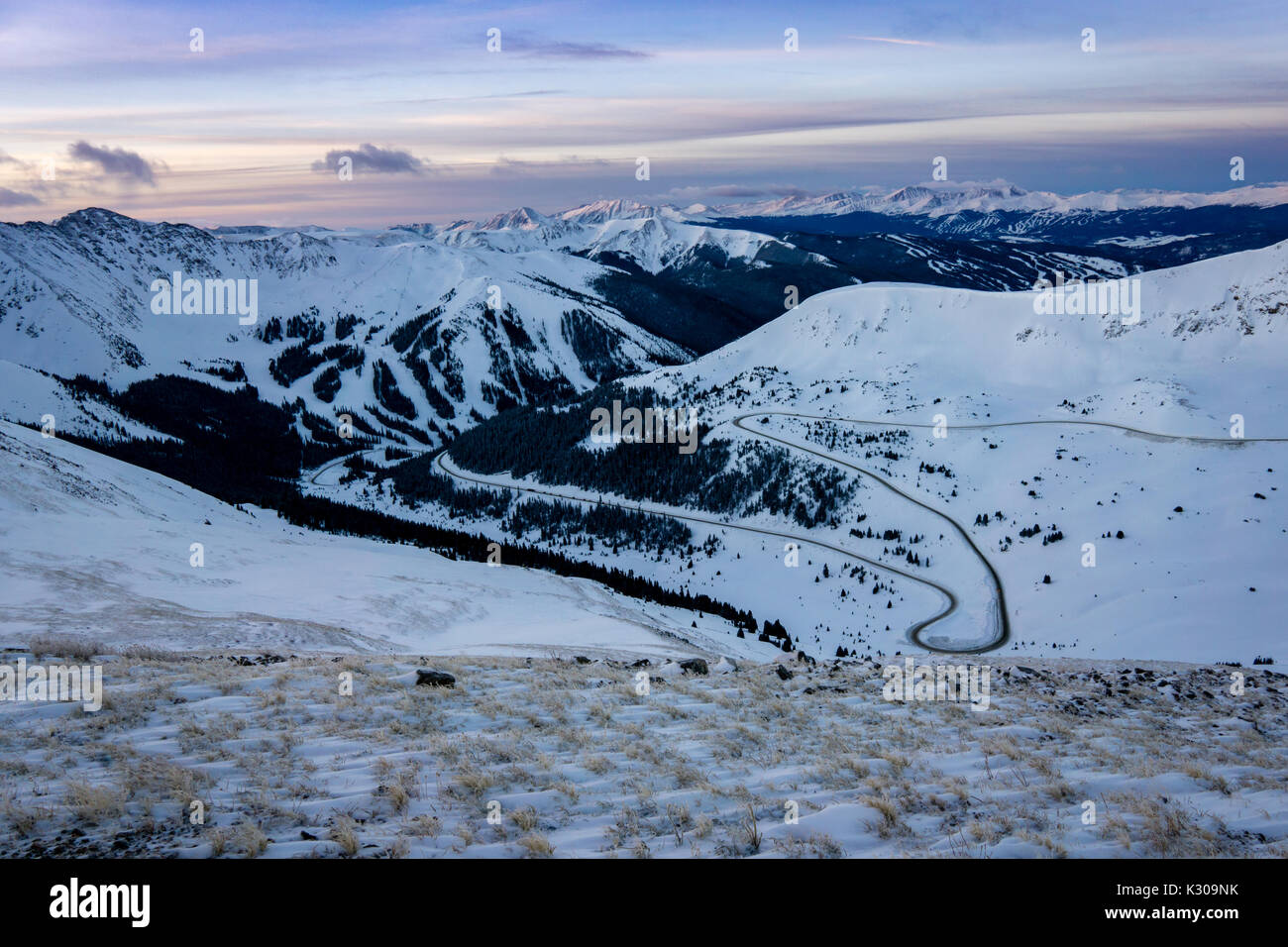 Summit County, Colorado ist die Heimat von mehreren Skigebieten. Diese Ansicht wird von Grizzly Peak, über Loveland Pass. Stockfoto