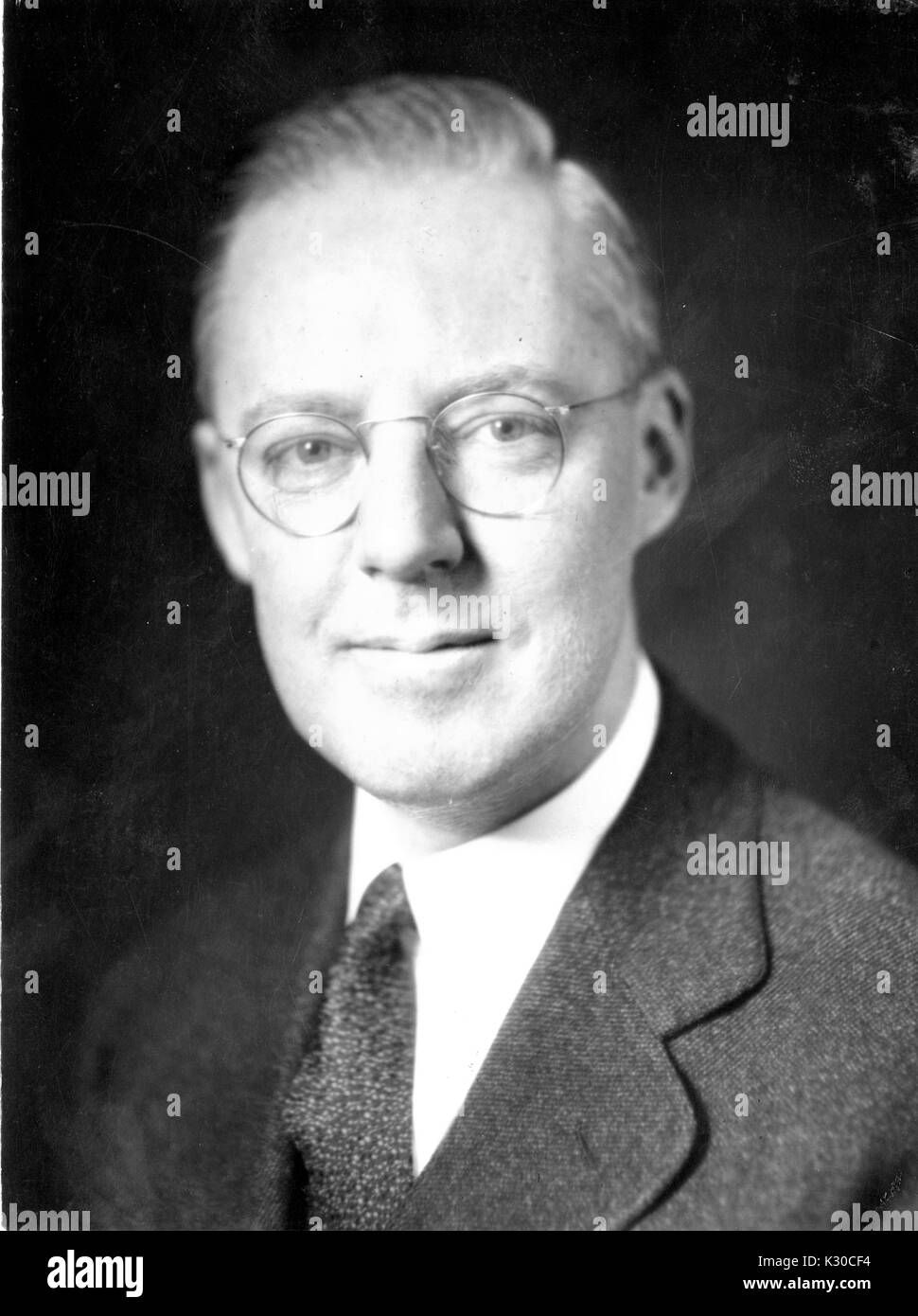 Portrait, Schultern, von Howard Earl Cooper, Professor für Wirtschaft und Präsident von McCoy College, später zu Carey Business School, Johns Hopkins University, Baltimore, Maryland, 1940 umbenannt. Stockfoto