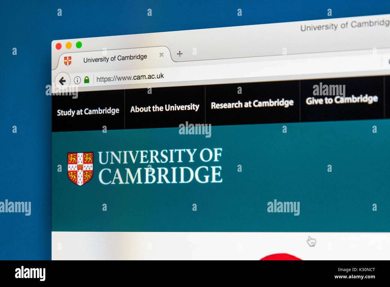 LONDON, Großbritannien - 10. AUGUST 2017: Die Homepage der offiziellen Website der Universität Cambridge, am 10. August 2017. Stockfoto