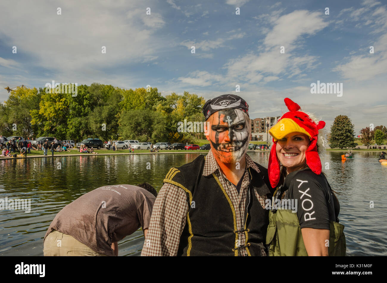 SALT LAKE CITY, UT - 17. Oktober: Menschen angezogen und bereit, an der 5. jährlichen Ginormous Kürbis Regatta 2015 Sugarhouse Park teilnehmen Stockfoto