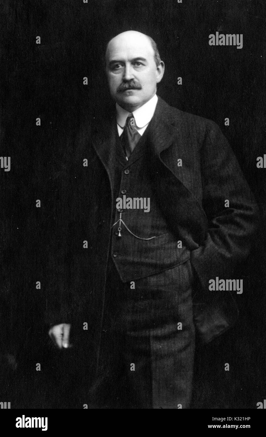Drei viertel länge ständigen Porträt der amerikanische Geologe William Bullock Clark während seiner Zeit als Professor an der Johns Hopkins University in Baltimore, Maryland, 1910. Stockfoto