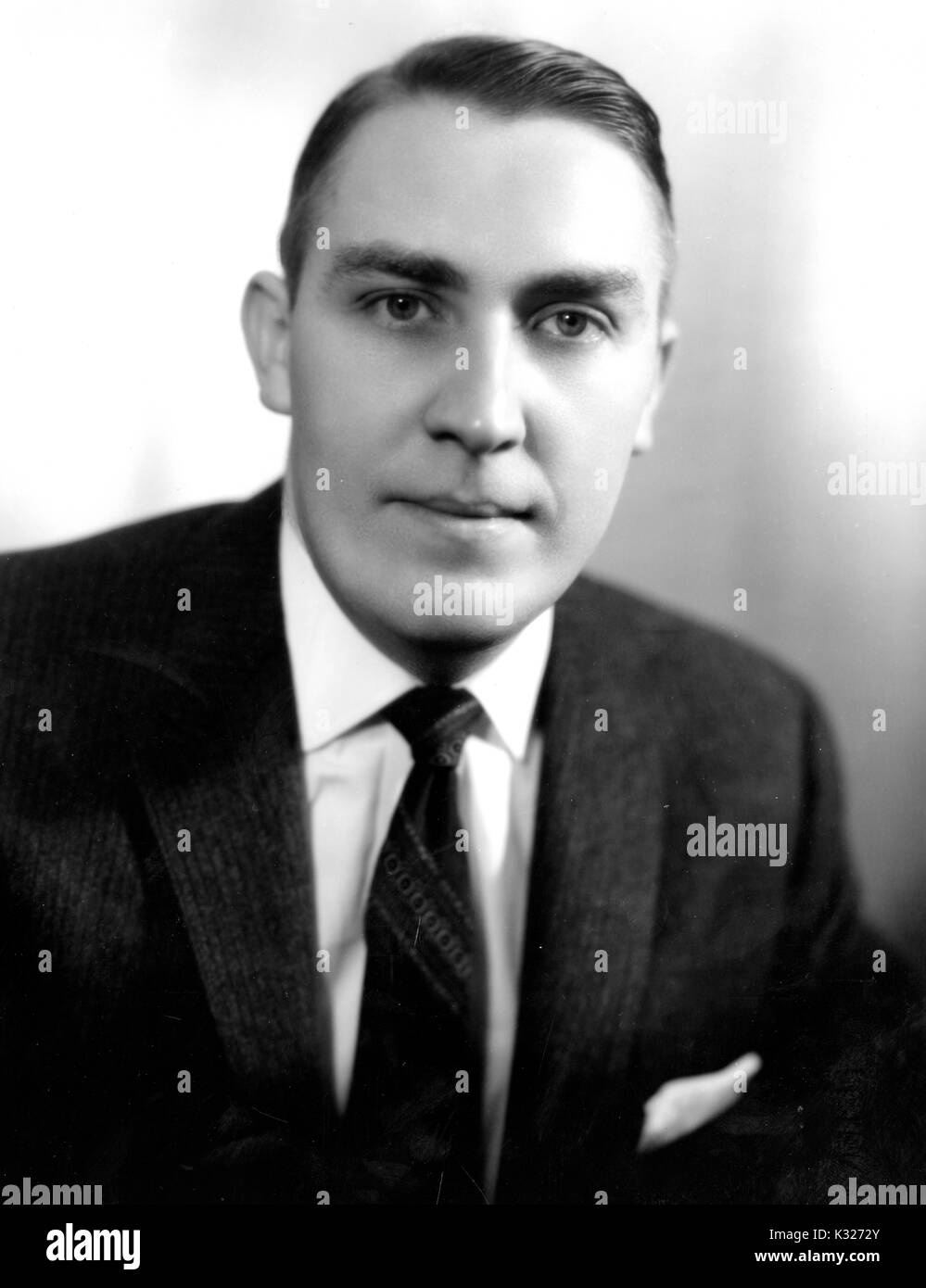 Brust bis Portrait von Energieexperte Joseph Michael Dukert, 1960. Stockfoto