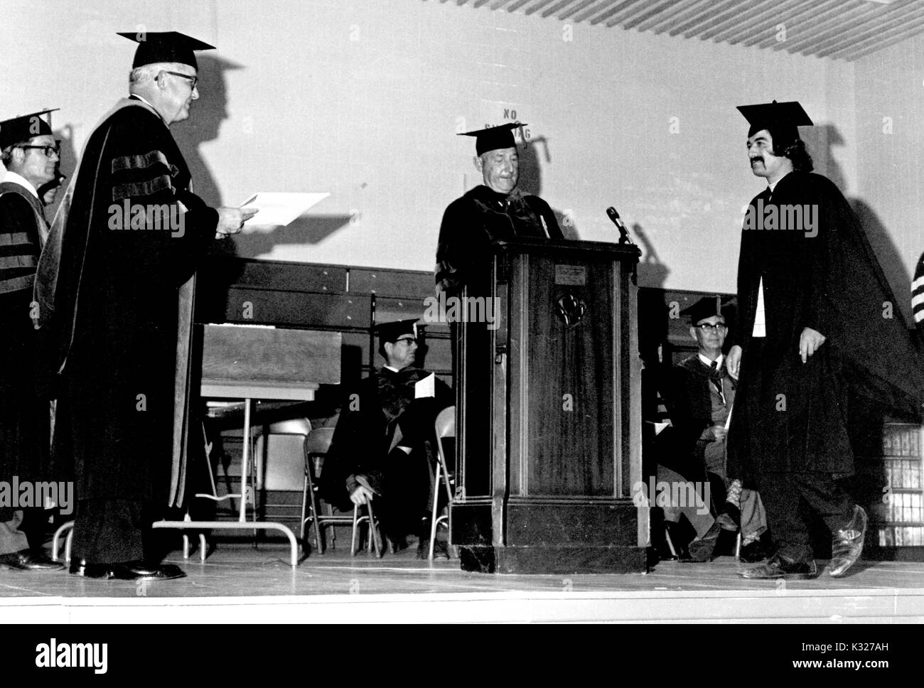 Ingenieur Frank Heinrich Dotterweich (möglicherweise) ist beteiligt sich an Anfang Zeremonie der Johns Hopkins University, 1965. Stockfoto