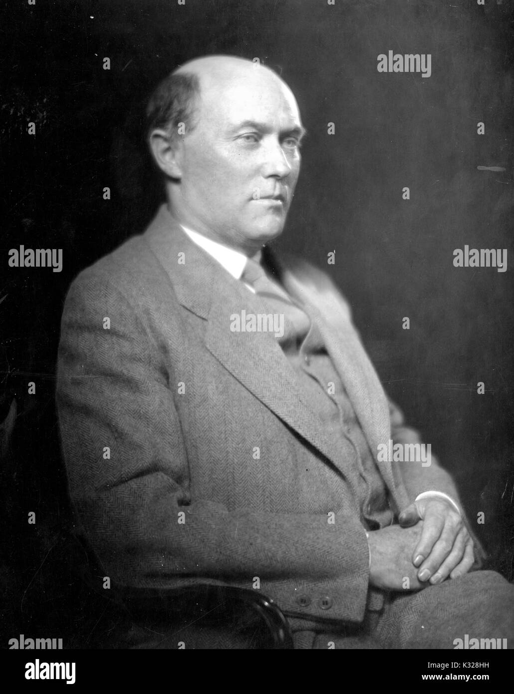 Brustbild des amerikanischen Psychologen Ritter Dunlap, 1927 in einem Stuhl sitzen. Stockfoto
