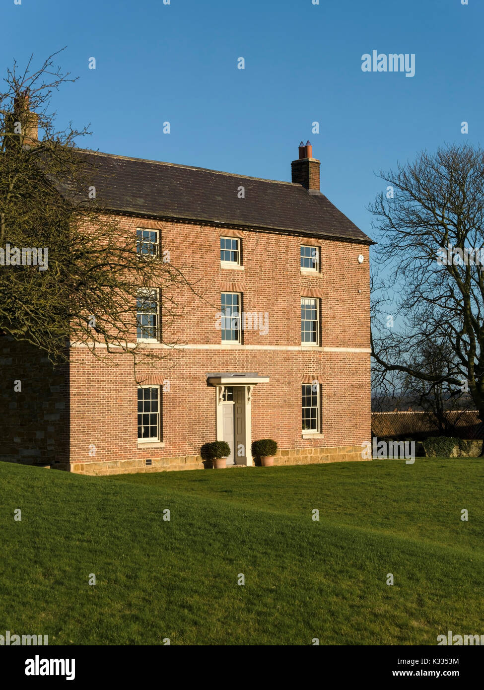 Große restaurierten 3-stöckigen Backsteingebäude Bauernhaus, Burton Lazars, Leicestershire, England, Großbritannien Stockfoto