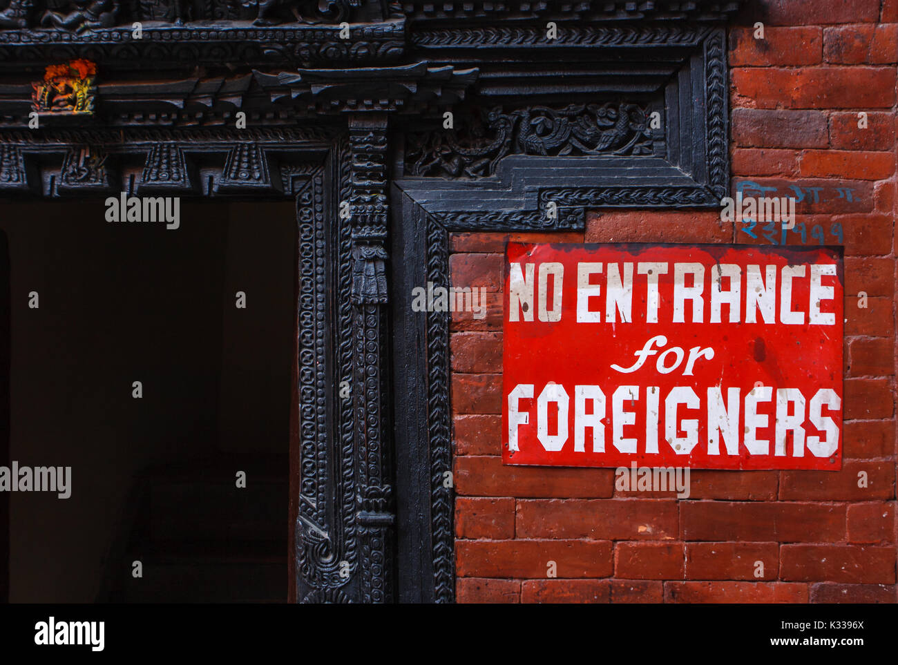 Eingang (verboten für nepalesische Volk) der Kumari Residence in Durbar Square, Kathmandu, Nepal Stockfoto