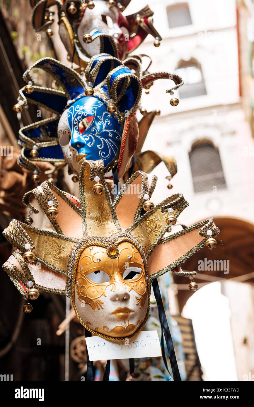 Traditionelle Masken zum Verkauf auf der Straße, Neapel, Italien, Europa Stockfoto