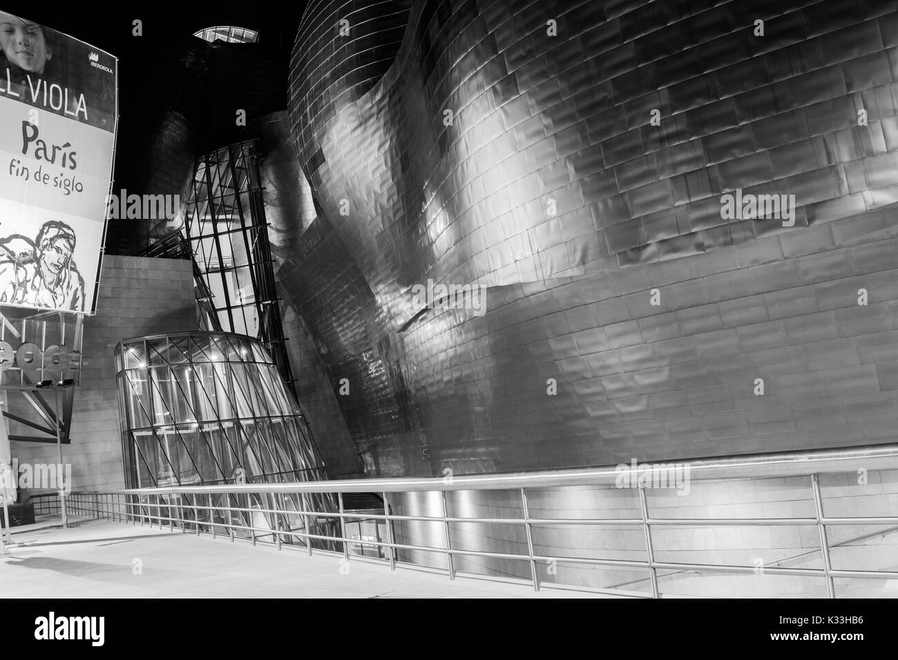 BILBAO - Juli 21: Außenansicht des Das Guggenheim Museum Bilbao, Museum für Moderne und Zeitgenössische Kunst von Kanadisch-Architekt Fra konzipiert Stockfoto