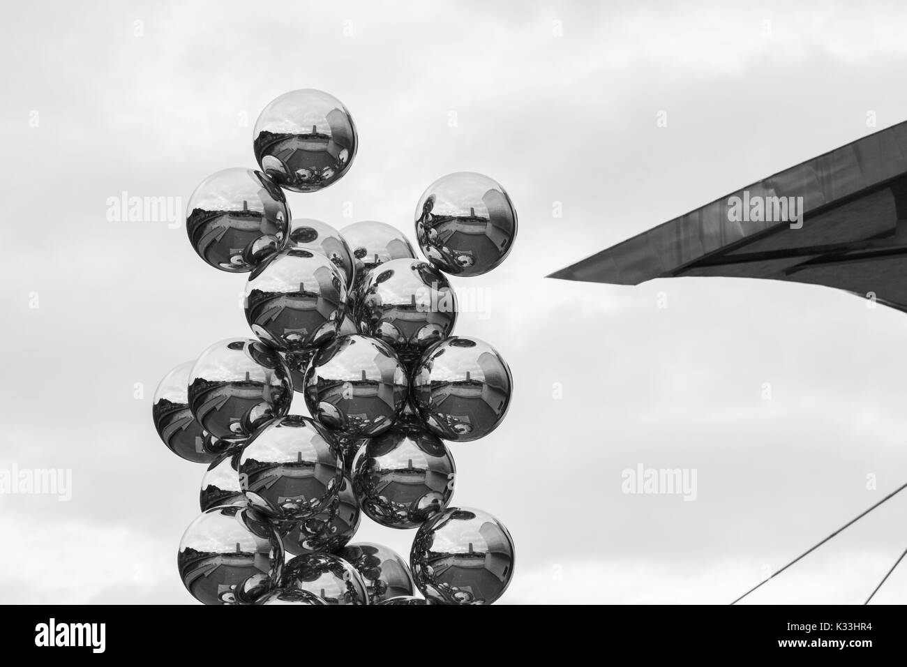 BILBAO - Juli 21: Außenansicht des Das Guggenheim Museum Bilbao, Museum für moderne und zeitgenössische Kunst in Bilbao, Spanien Stockfoto