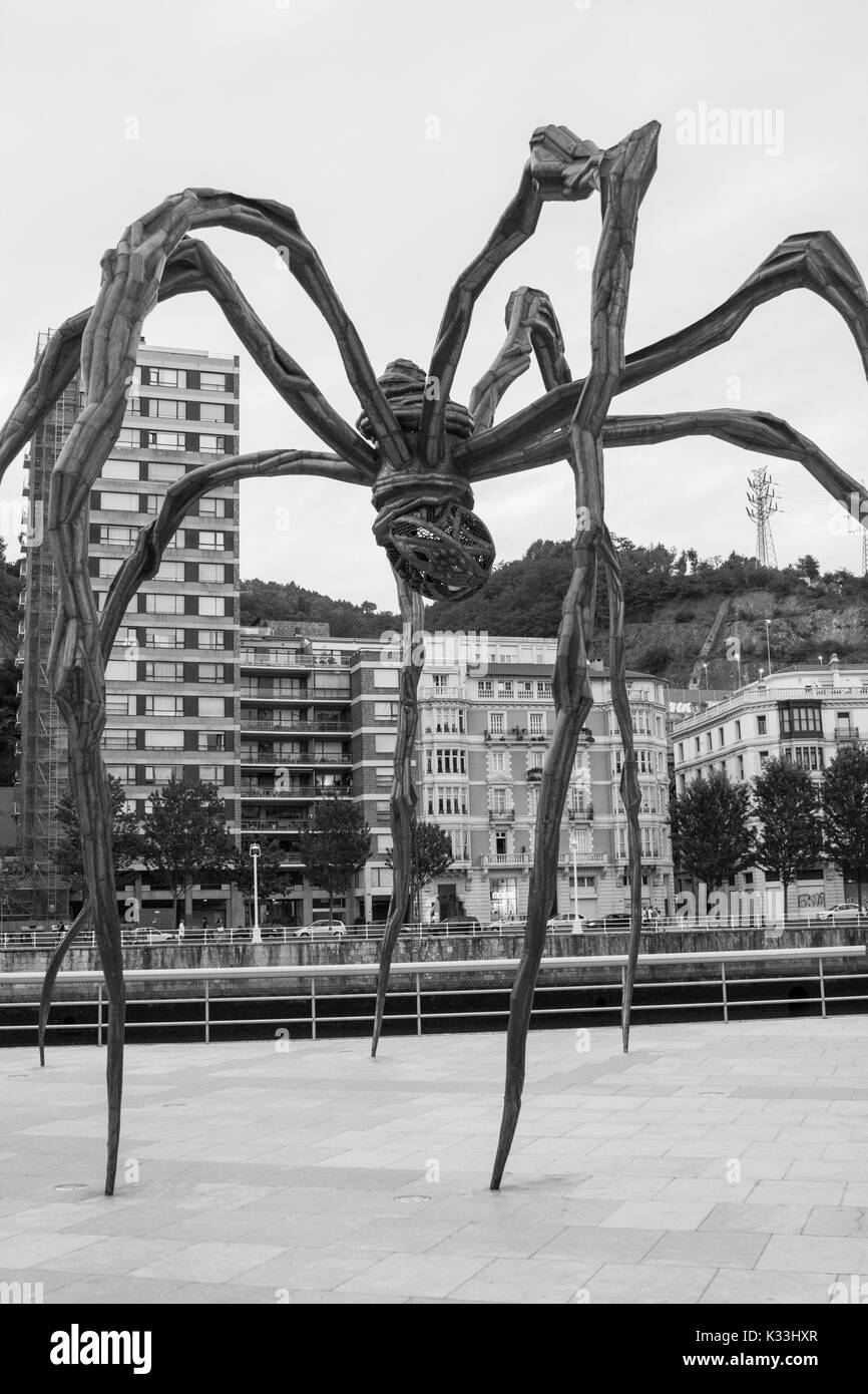 BILBAO - Juli 21: Außenansicht des Das Guggenheim Museum Bilbao, Museum für moderne und zeitgenössische Kunst in Bilbao, Spanien Stockfoto