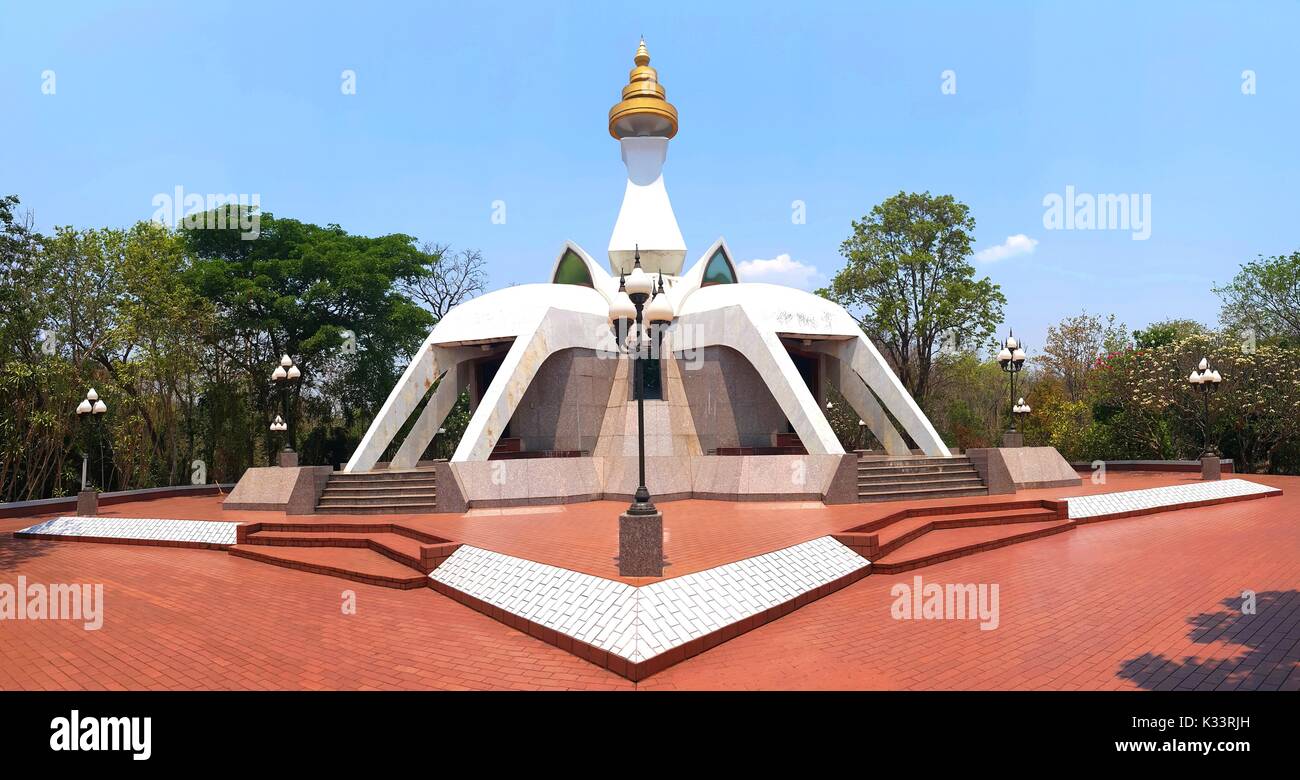 Weiße Pagode in Wat Tham Klong Pel Tempel in Nong Bua Lam Phu Provinz, Thailand Stockfoto