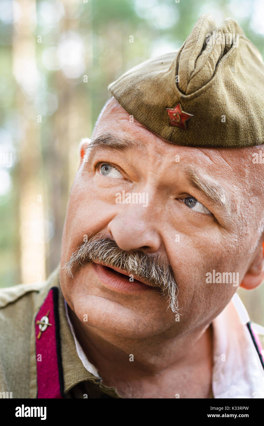 Rekonstruktion der Ereignisse des Zweiten Weltkriegs, Russland, Dimitrovgrad, 26. Aug 2017. Porträt eines alten Soldaten. Stockfoto