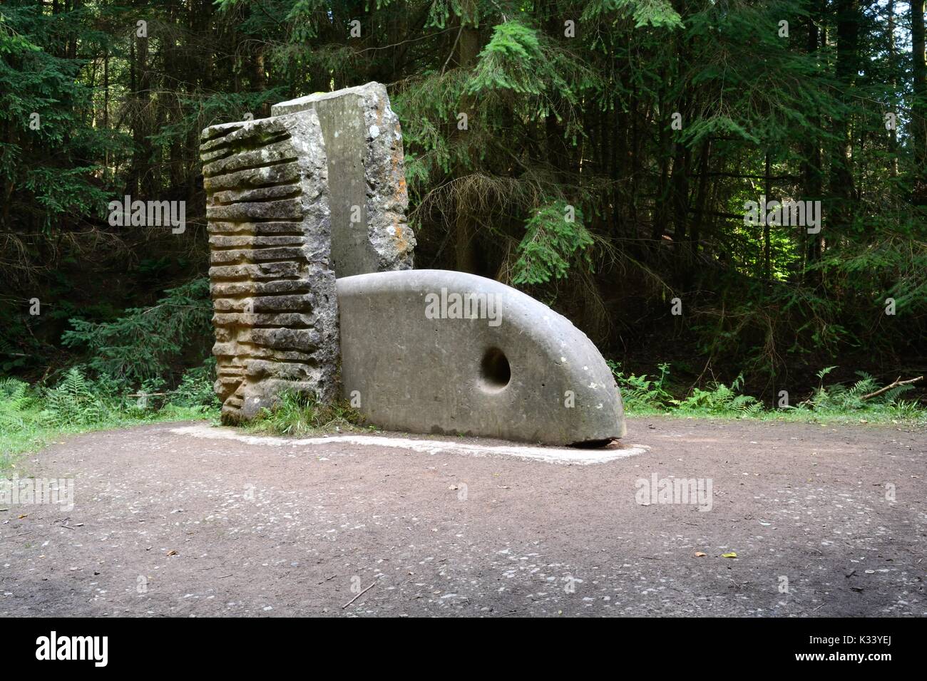 Das Herz aus Stein Skulptur Skulptur Trail Wald von Dean Gloucestershire England UK GB Stockfoto