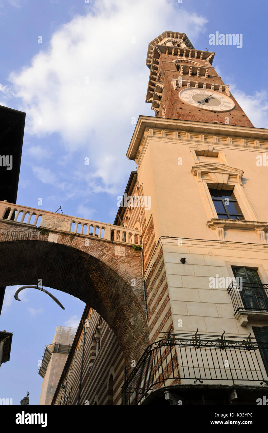 Torre Dei Lamberti, Verona, Italien Stockfoto