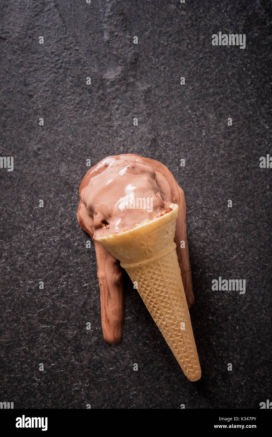 Schokolade schmelzen von Eis an einem heißen Sommertag Stockfoto