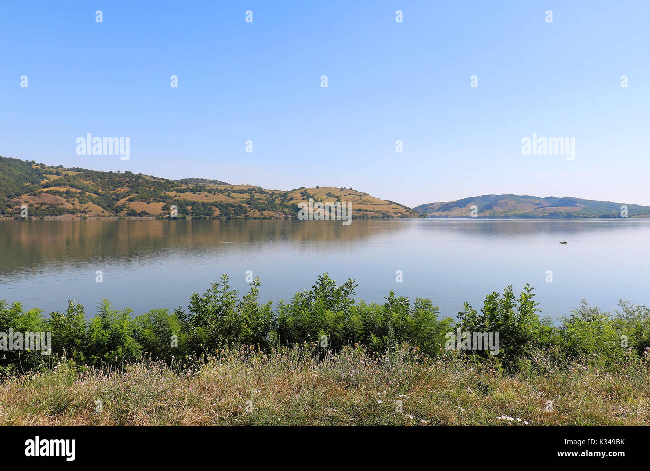 Größte europäische Donau Ufer auf Serbisch-rumänischen Grenze mit breiten Flussbett Stockfoto