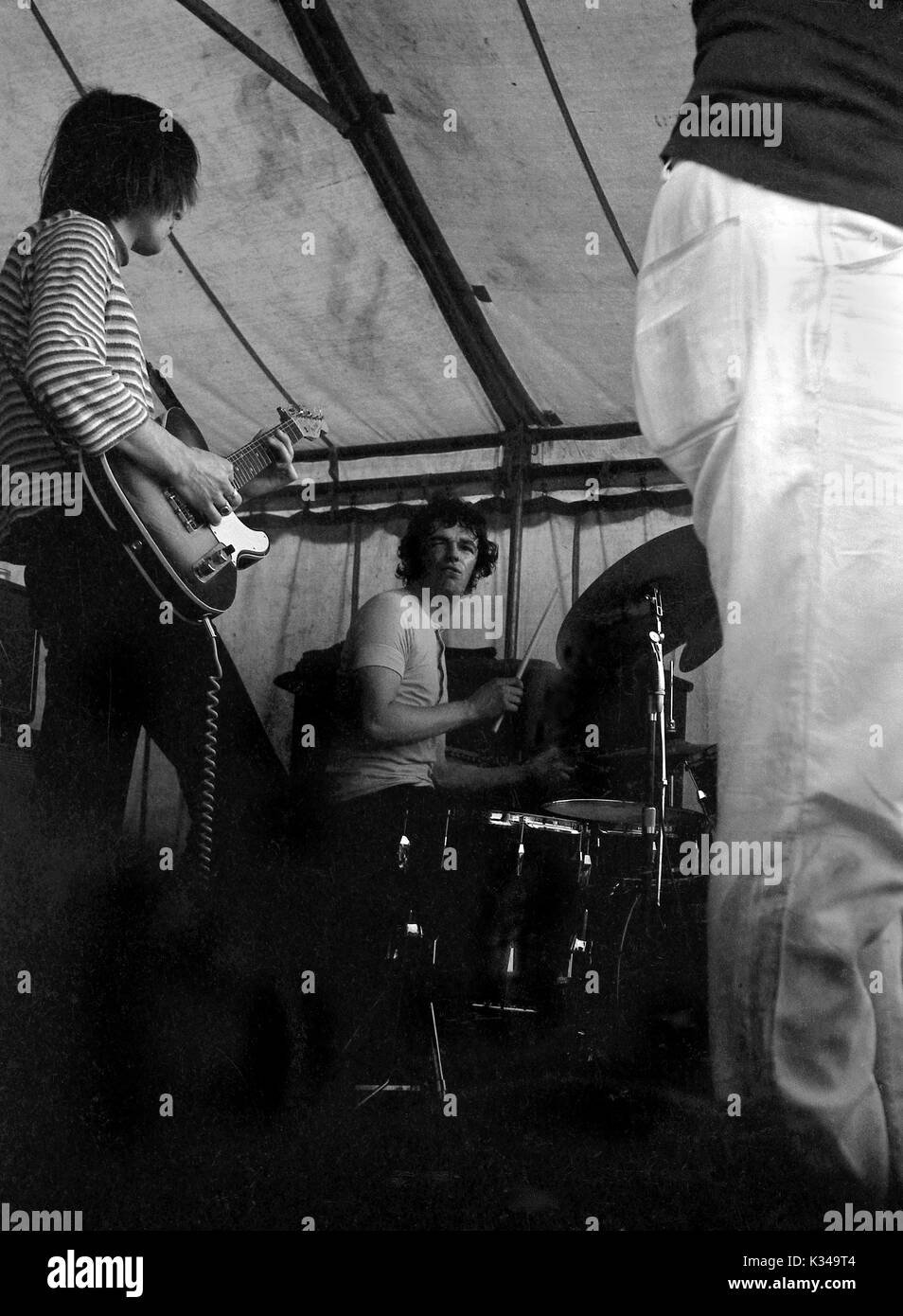 Samen von Glastonbury: Die Poesie Rock Band der Liverpooler Szene in der Badewanne Festival des Blues 1969 durchführen, in der Stadt Erholung am Samstag, den 28. Juni statt. Im folgenden Jahr Veranstalter Freddy Bannister erweitert die Veranstaltung über ein Wochenende laufen, Verschieben in die Badewanne und West Showground in Shepton Mallet und umbenennen. Badewanne Festival des Blues und progressiver Musik. Das Festival inspiriert Michael Eavis ein Festival von seinen Selbst bei Glastonbury zu einem späteren Zeitpunkt in 1970 starten. Stockfoto