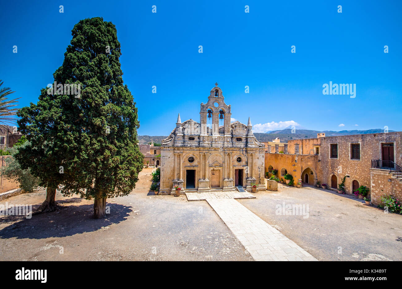 Kloster Arcadi auf der Insel Kreta, Griechenland. Kirche Timios Stavros - Moni Arkadiou in Griechisch. Es handelt sich um einen barocken venezianischen Kirche. Stockfoto
