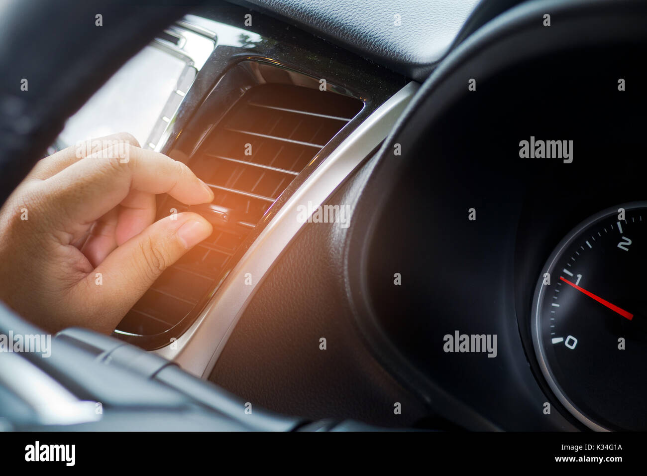 Heiße Luft Klimaanlage im Auto. Wärme und warm Stockfotografie - Alamy