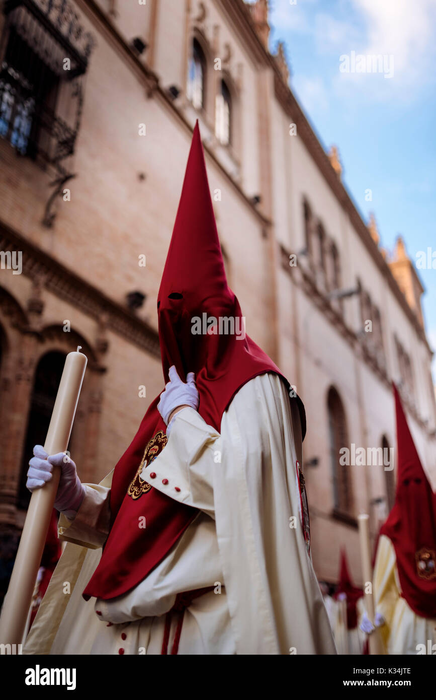 Büßer von 'La Lanzada' (Gestartet) Bruderschaft die Teilnahme an Prozessionen während der Semana Santa (Karwoche), Sevilla, Andalusien, Spanien Stockfoto
