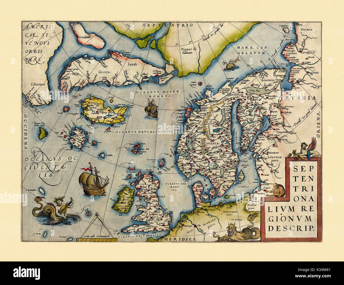 Betitelt 'Septentrionalium Regionum Descrip.' (Beschreibung der nördlichen Regionen). Handkolorierte Kupferstichradierung, die Nordeuropa einschließlich Skandinavien (Schweden, Norwegen, Dänemark), die Britischen Inseln (Großbritannien, Irland), Island, Grönland, Russland und die Arktis darstellt. Die Karte zeigt eine lebhafte Handkolorierung mit blauen Meeren und grün/gelben Landmassen, lateinische Ortsnamen und regionale Beschriftungen (Oceanus Hyperboreus, Oceanus Deucalidonius, Oceanus Germanicus, Oceanus Britannicus). Handkolorierte Kupferstichradierung aus Abraham Ortelius, 'Theatrum Orbis Terrarum', Antwerpen, 1570. Stockfoto