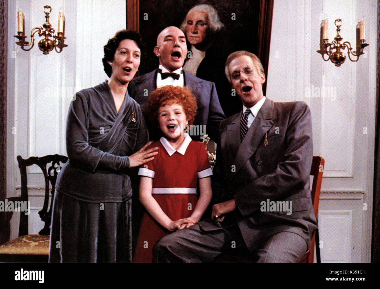 ANNIE L-R, ANN REINKING, Albert Finney, Aileen Quinn, Edward HERRMAN Stockfoto